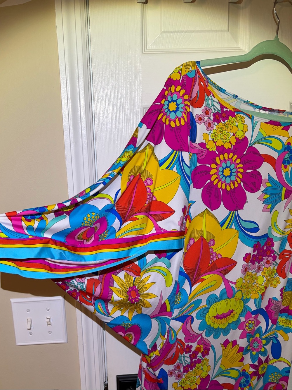 NWT Trina Turk Swim & Spa Bright Floral Cover Up Top - White/Multi. Sz Large - Picture 2 of 7
